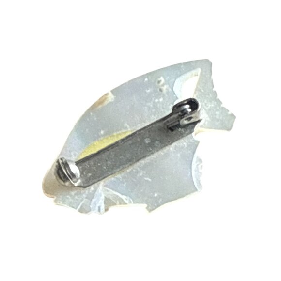 Hand-Carved Fish-Shaped Brooch Natural Stone Lightweight Pin Sea-Inspired Jewelr - Picture 5 of 6